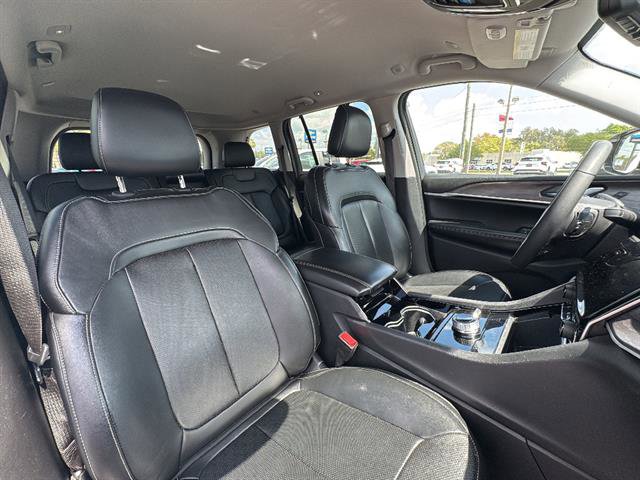 Used 2023 Jeep Grand Cherokee Limited w/ Luxury Tech Group II image 9