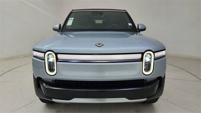 Used 2025 Rivian R1S Adventure image 13