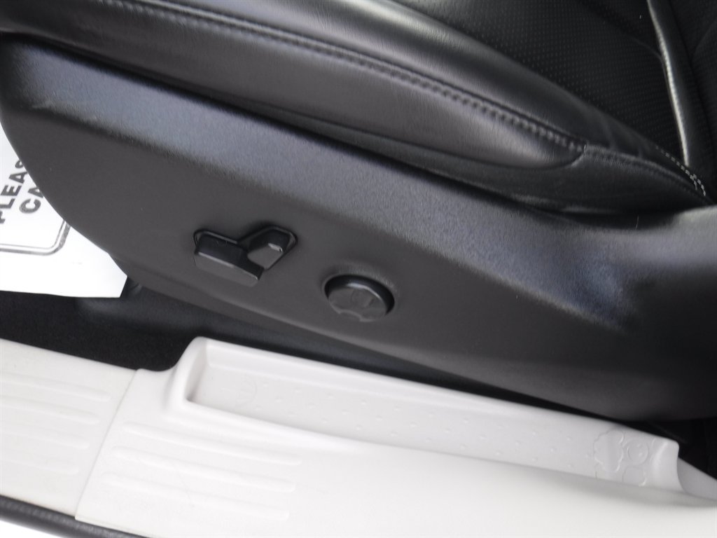 Used 2023 Chrysler Pacifica Touring-L FWD image 15