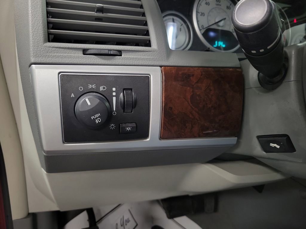 Used 2010 Chrysler Town & Country Touring image 18