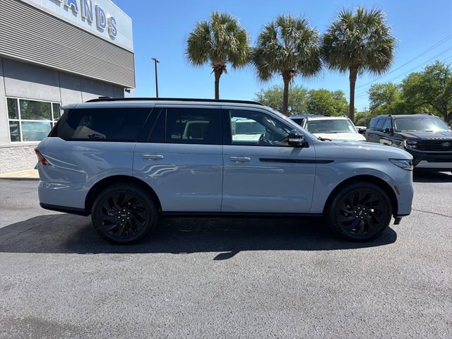 Used 2025 Lincoln Navigator Reserve w/ Jet Appearance Package AWD/4WD image 9