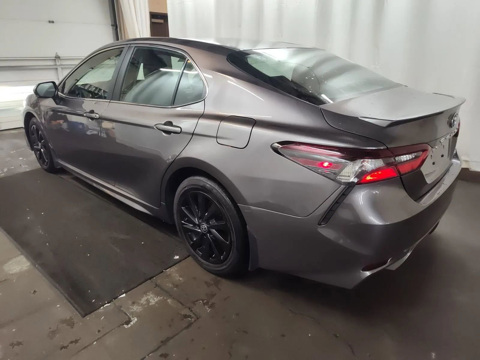 Used 2024 Toyota Camry SE FWD image 2