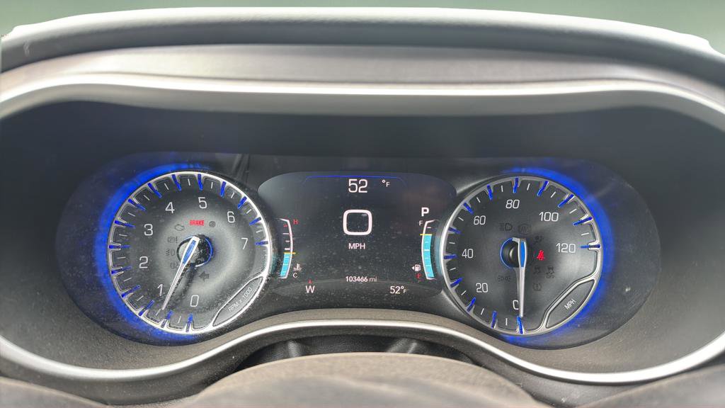 Used 2022 Chrysler Pacifica Touring-L FWD image 7