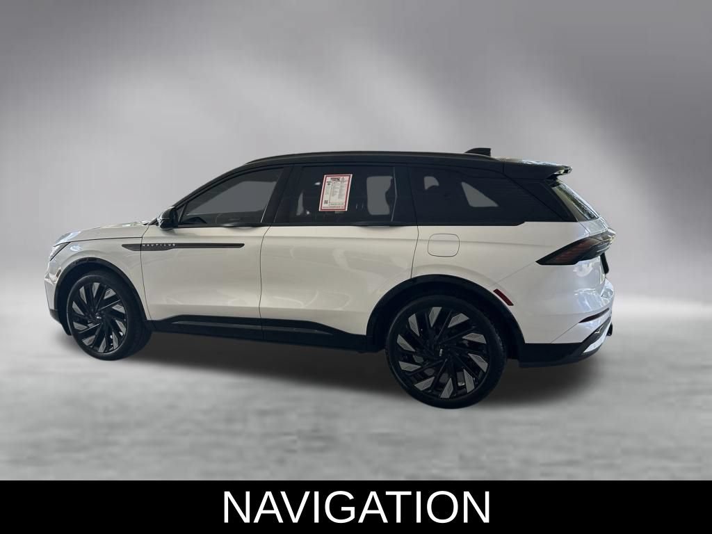 Used 2025 Lincoln Nautilus Reserve AWD/4WD image 5