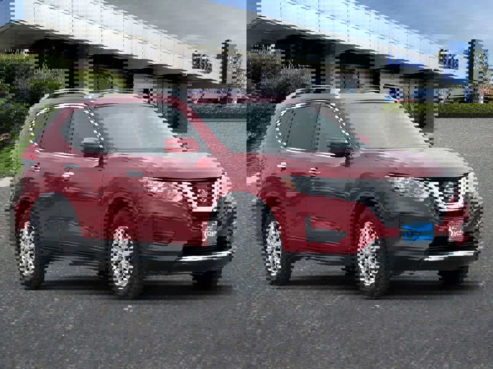 Used 2017 Nissan Rogue SV image 10