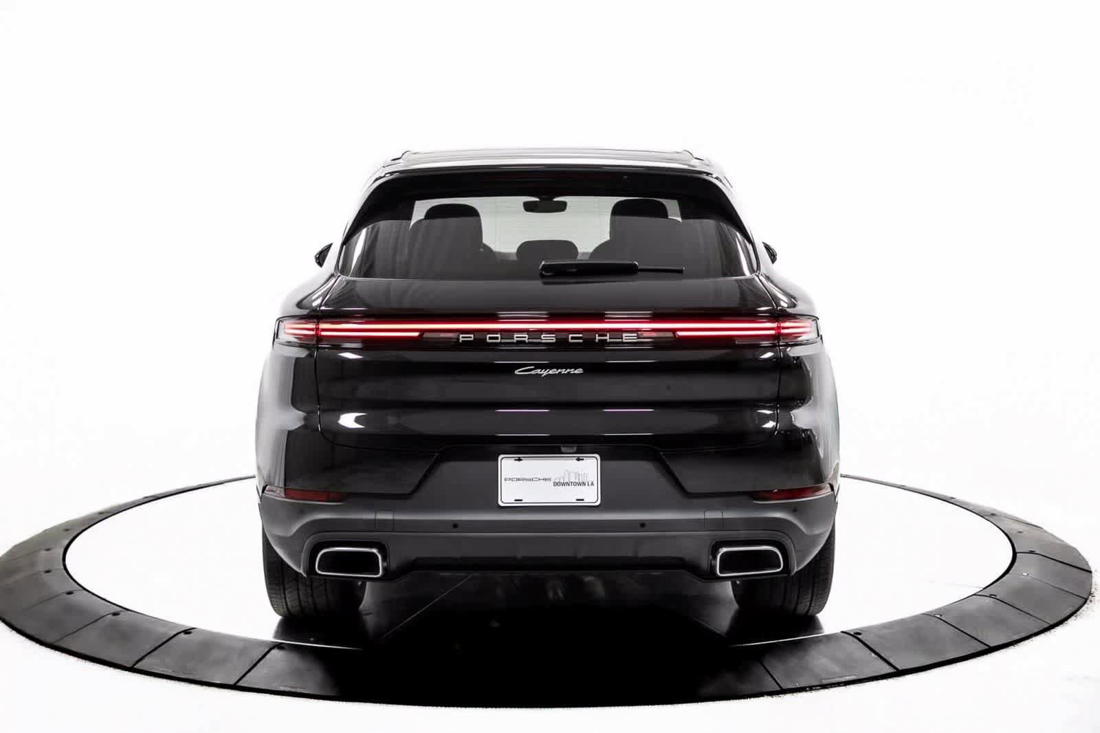 Certified 2025 Porsche Cayenne AWD/4WD image 6