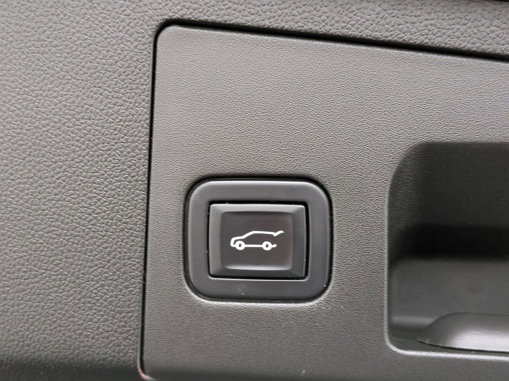 Used 2022 Cadillac XT4 Sport w/ Enhanced Visibility Package AWD/4WD image 19