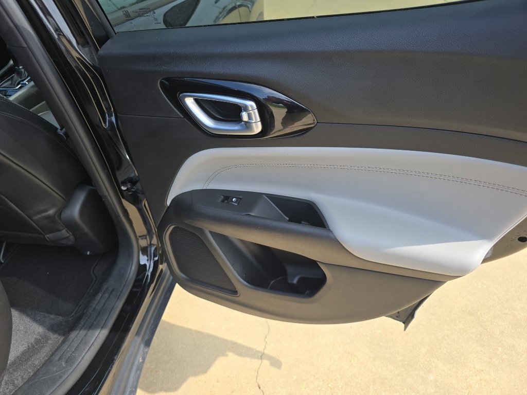 Used 2025 Jeep Compass Limited AWD/4WD image 17