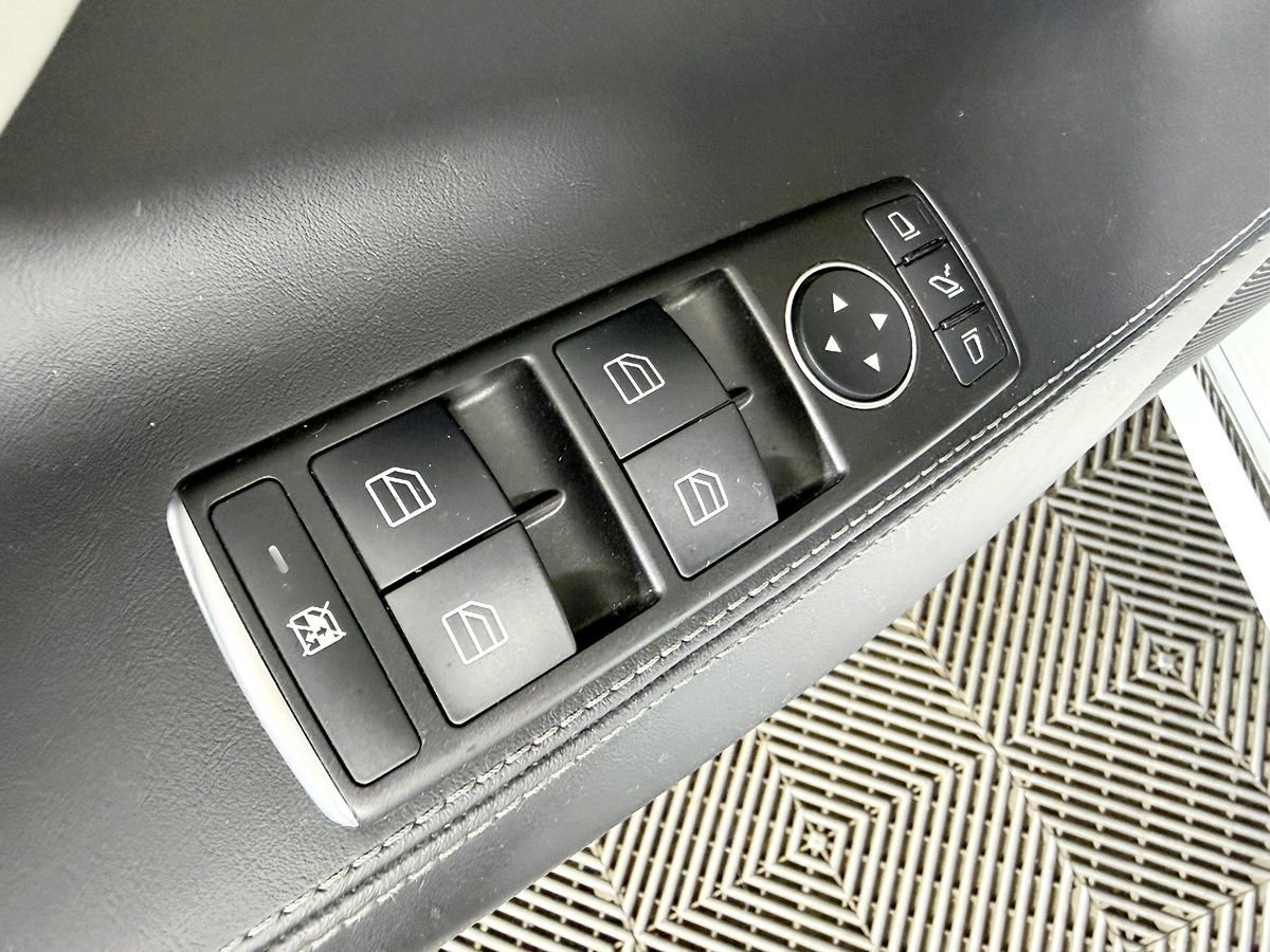 Used 2016 Tesla Model S 70D AWD/4WD image 28