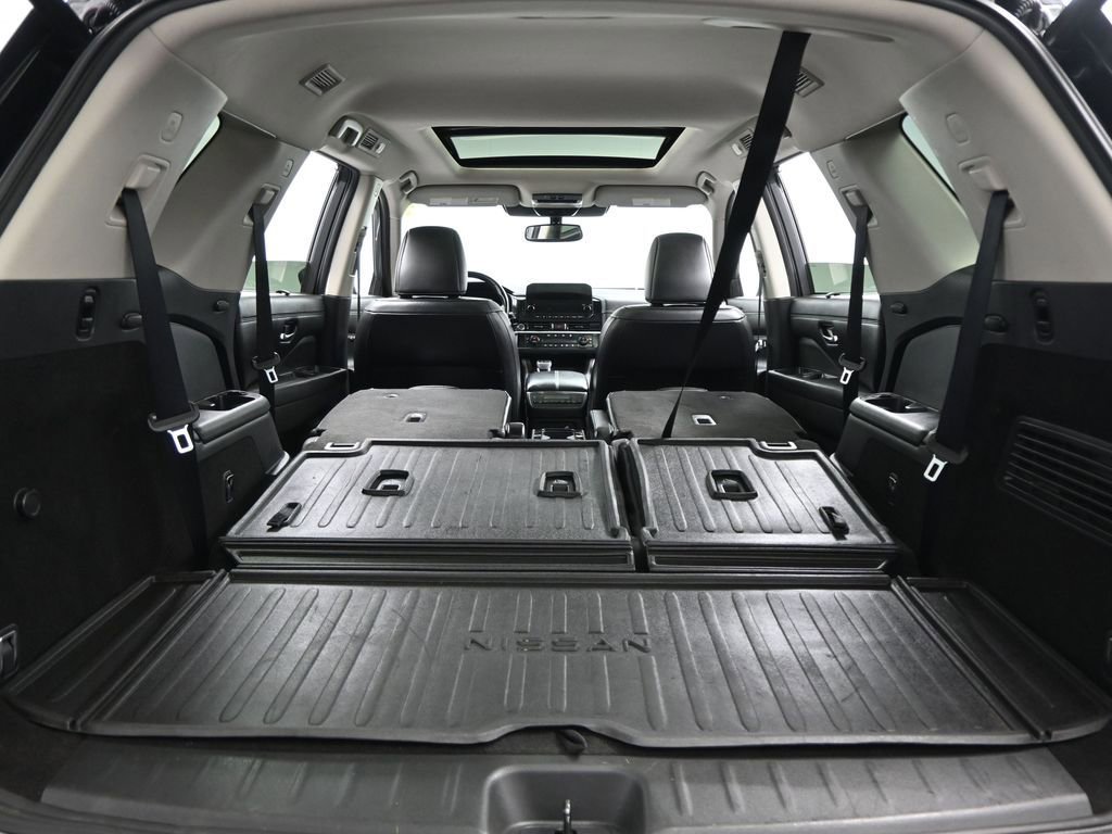 Used 2022 Nissan Pathfinder Platinum w/ Cargo Package image 41