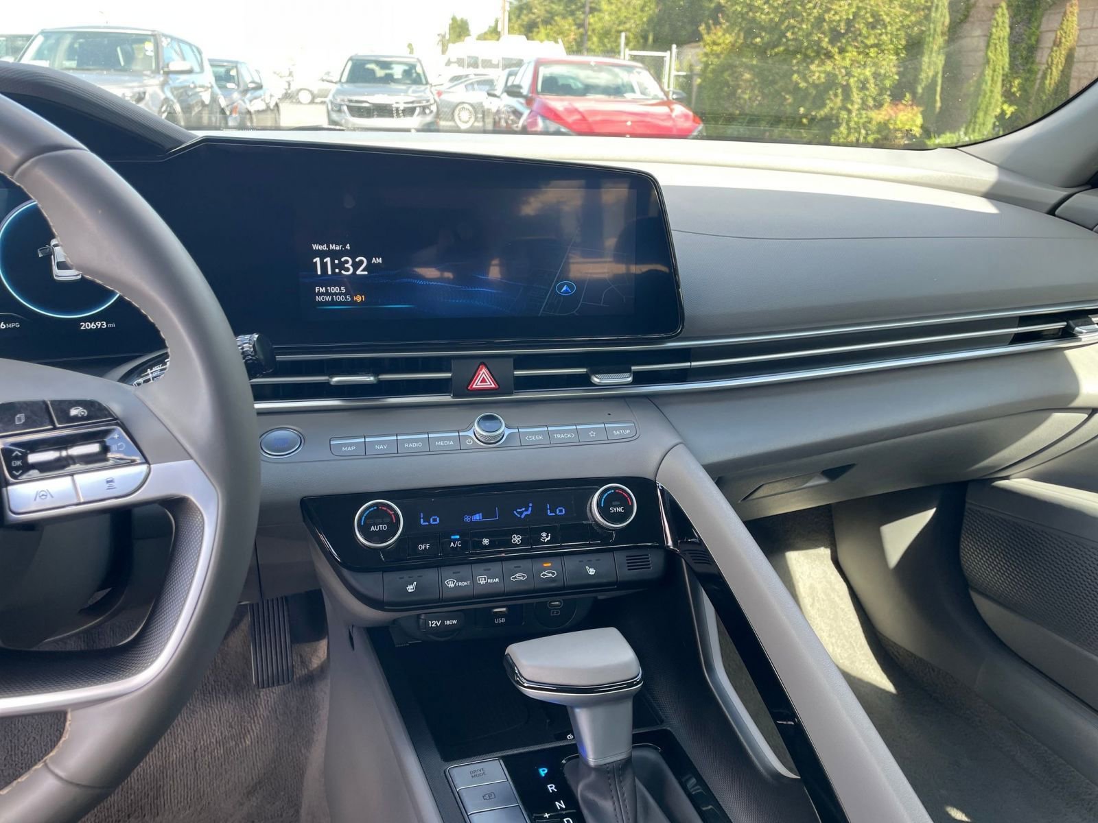 Used 2025 Hyundai Elantra SEL FWD image 17