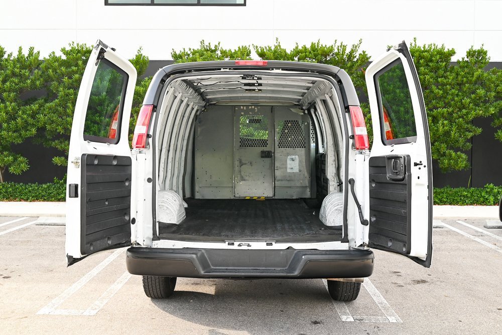 Used 2022 GMC Savana 3500 Work Van w/ Driver Convenience Package image 10