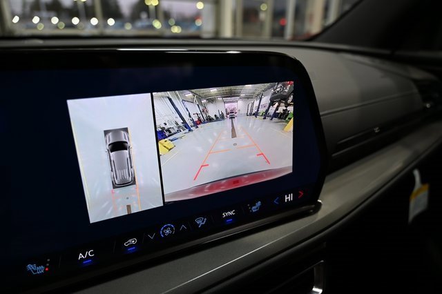 New 2026 Chevrolet Traverse LT w/ Driver Confidence Package image 17