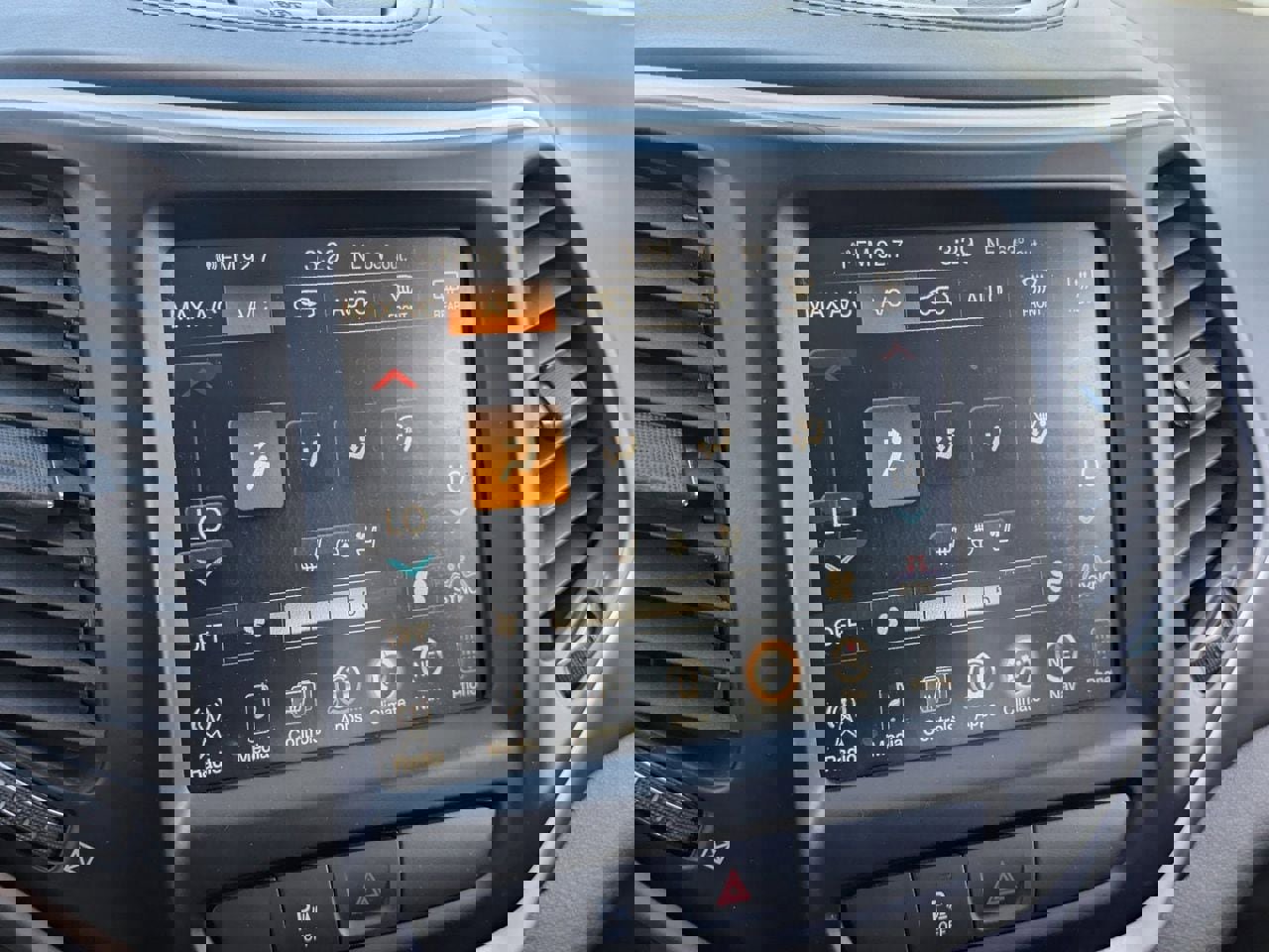 Used 2018 Jeep Cherokee Overland w/ Heavy Duty Protection Group AWD/4WD image 24