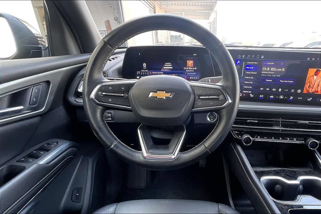 Used 2025 Chevrolet Traverse LT FWD image 5