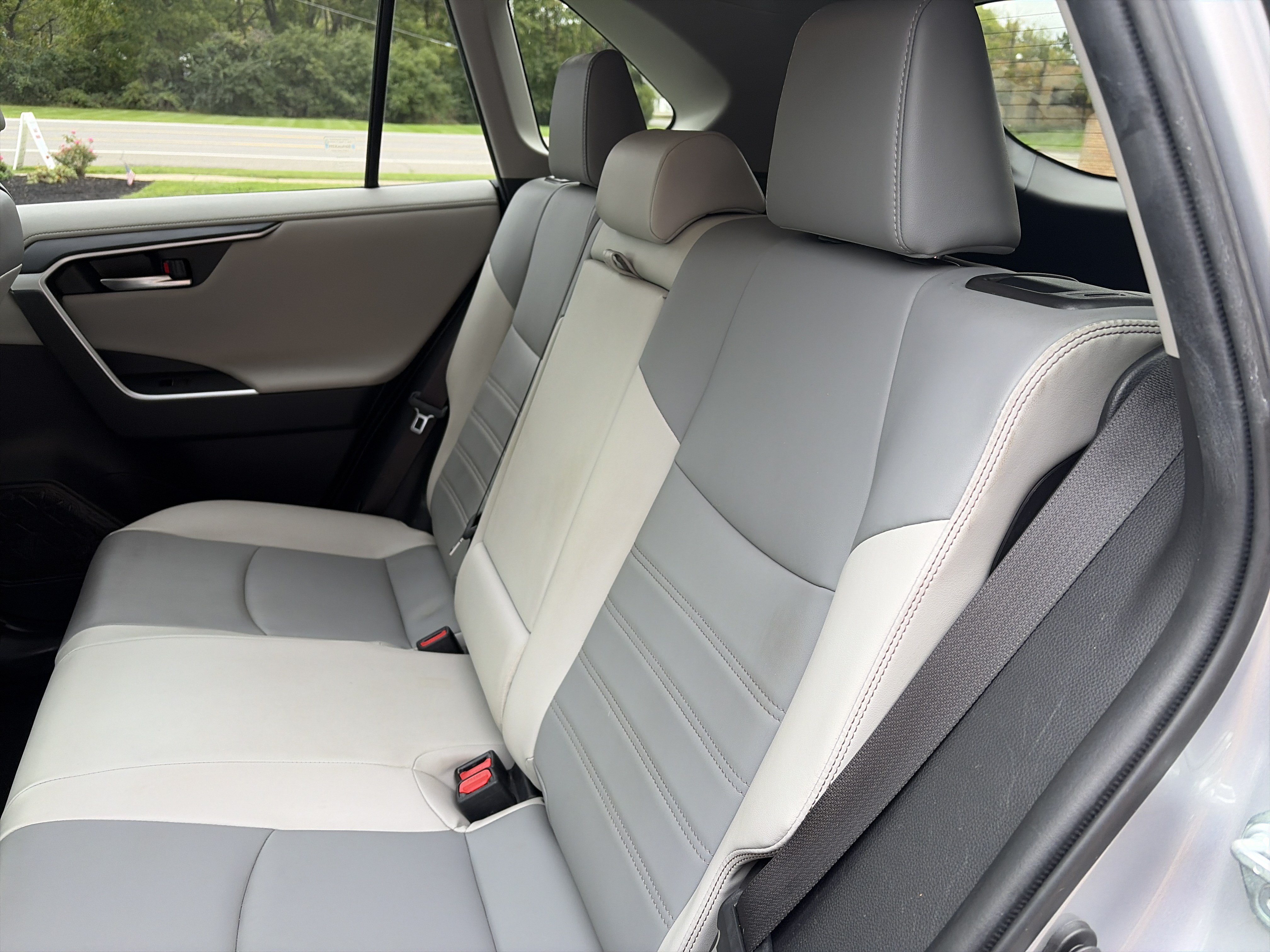 Used 2019 Toyota RAV4 Limited w/ Carpet Mat Package AWD/4WD image 13