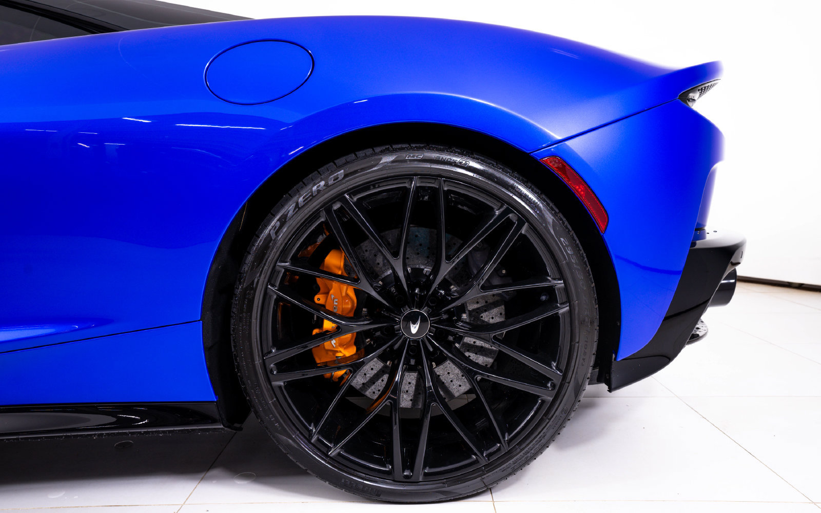 Used 2023 McLaren GT RWD image 15