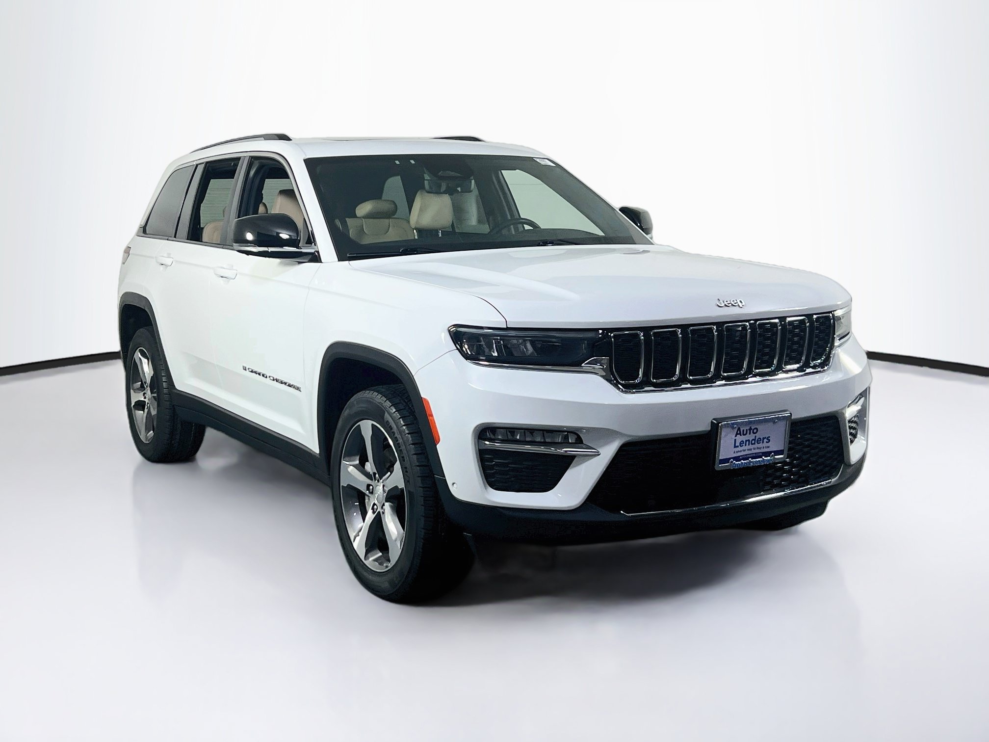 Used 2023 Jeep Grand Cherokee Limited w/ Luxury Tech Group II AWD/4WD image 3