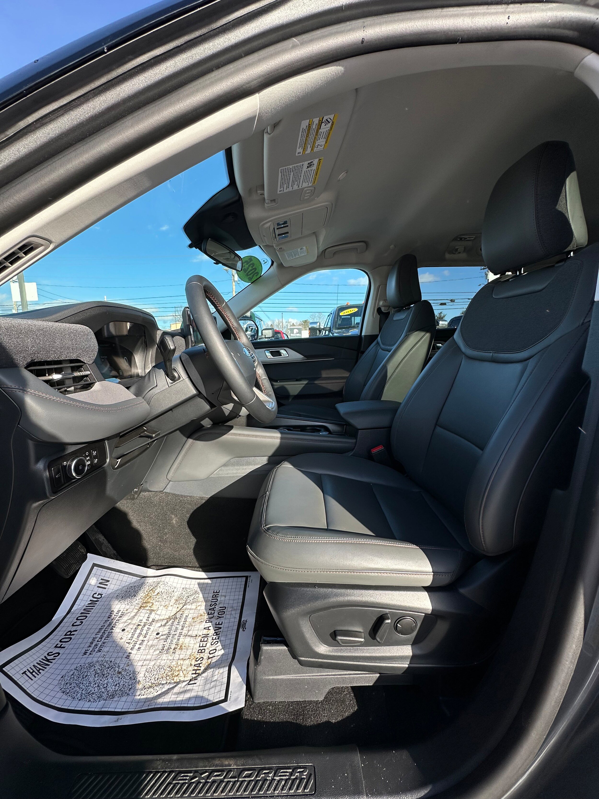 Used 2025 Ford Explorer Active w/ Active Comfort Package image 9