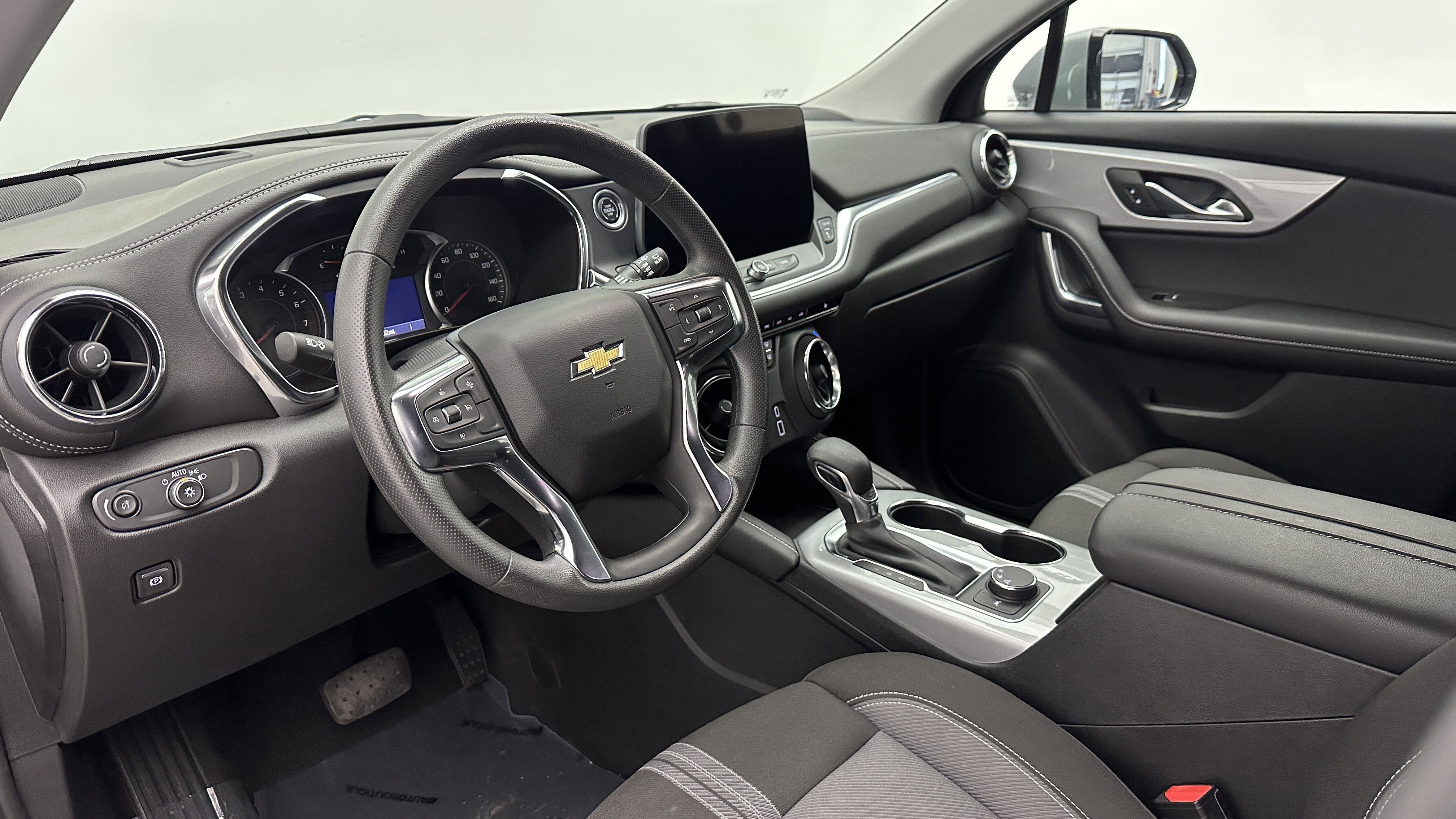 Used 2025 Chevrolet Blazer LT image 8