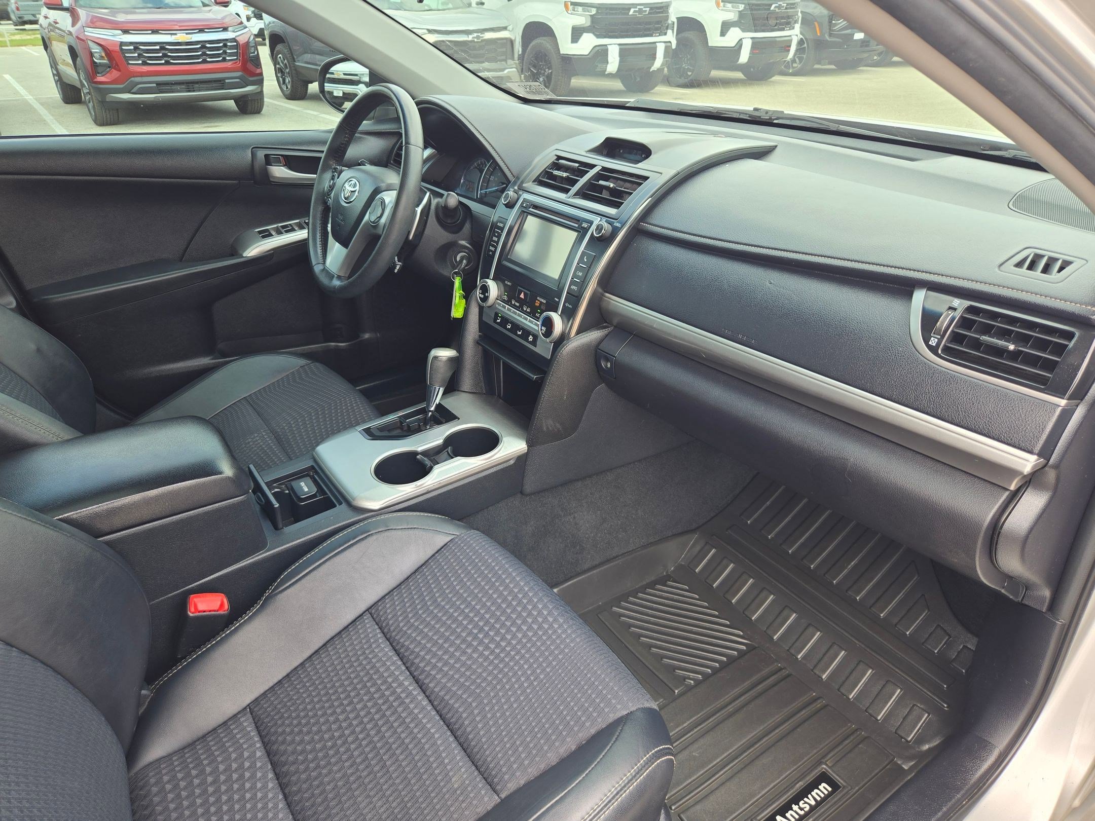 Used 2012 Toyota Camry SE FWD image 25