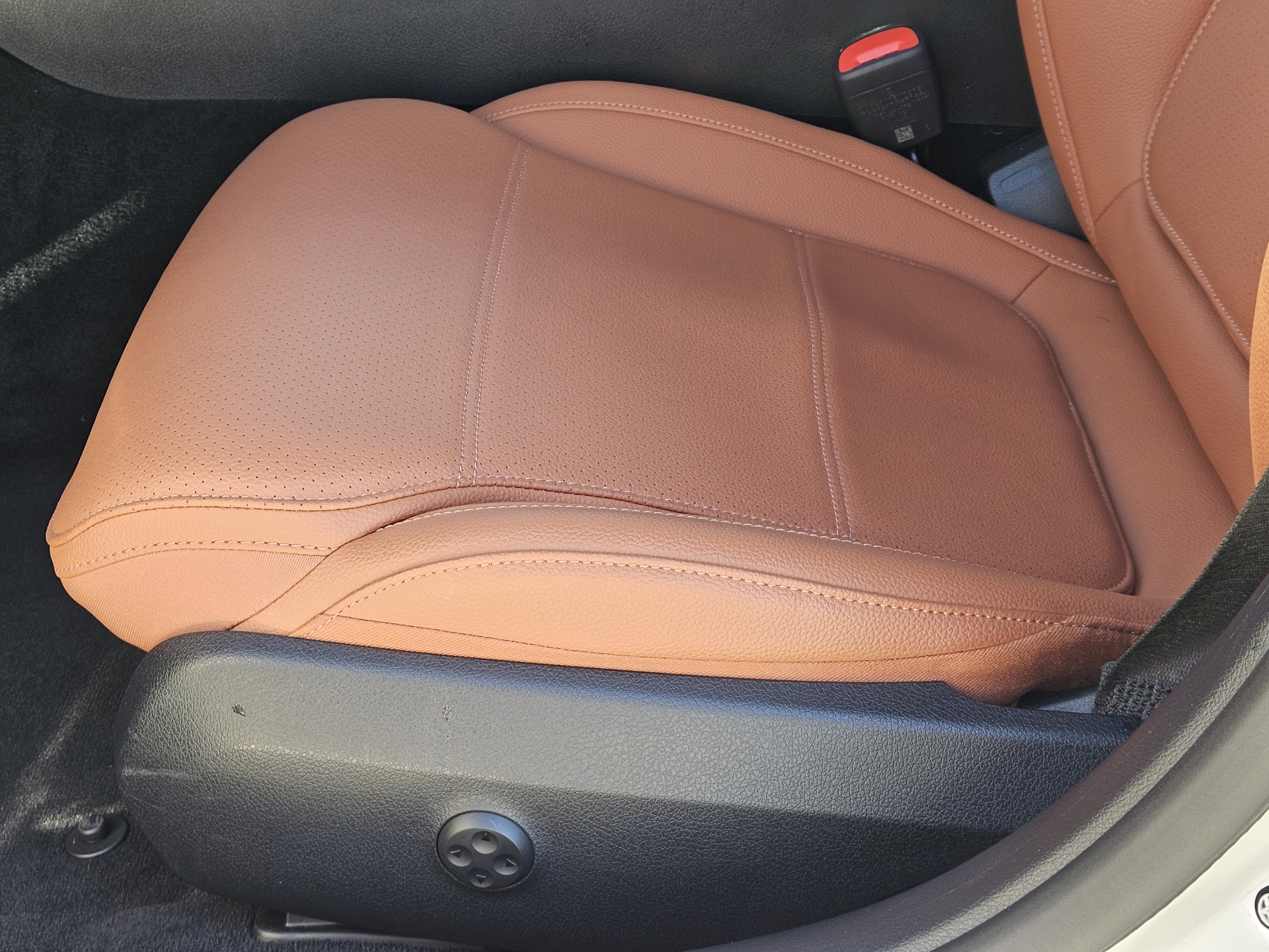 Certified 2025 Mercedes-Benz C 300 Sedan image 24