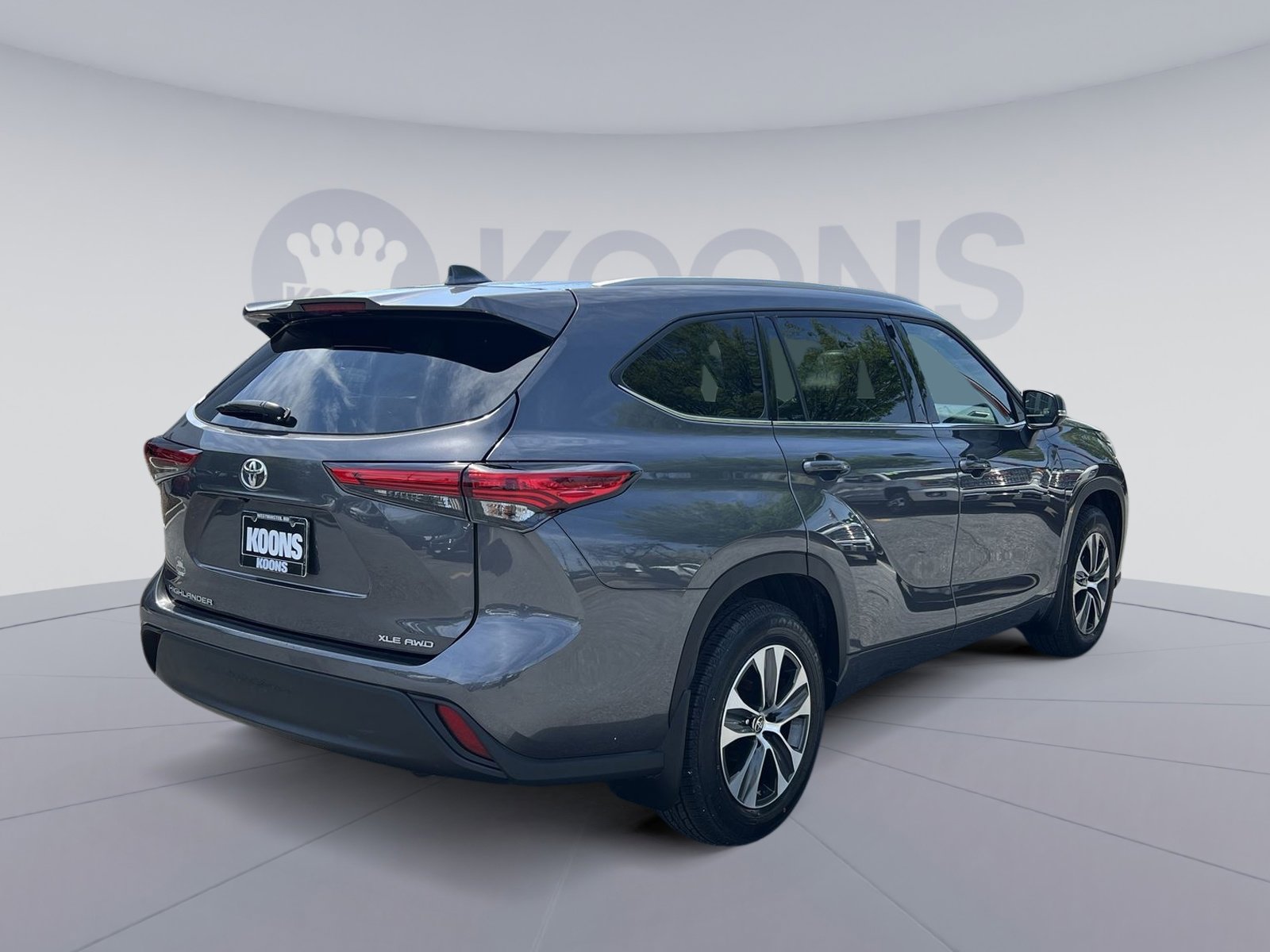 Used 2022 Toyota Highlander XLE AWD/4WD image 16