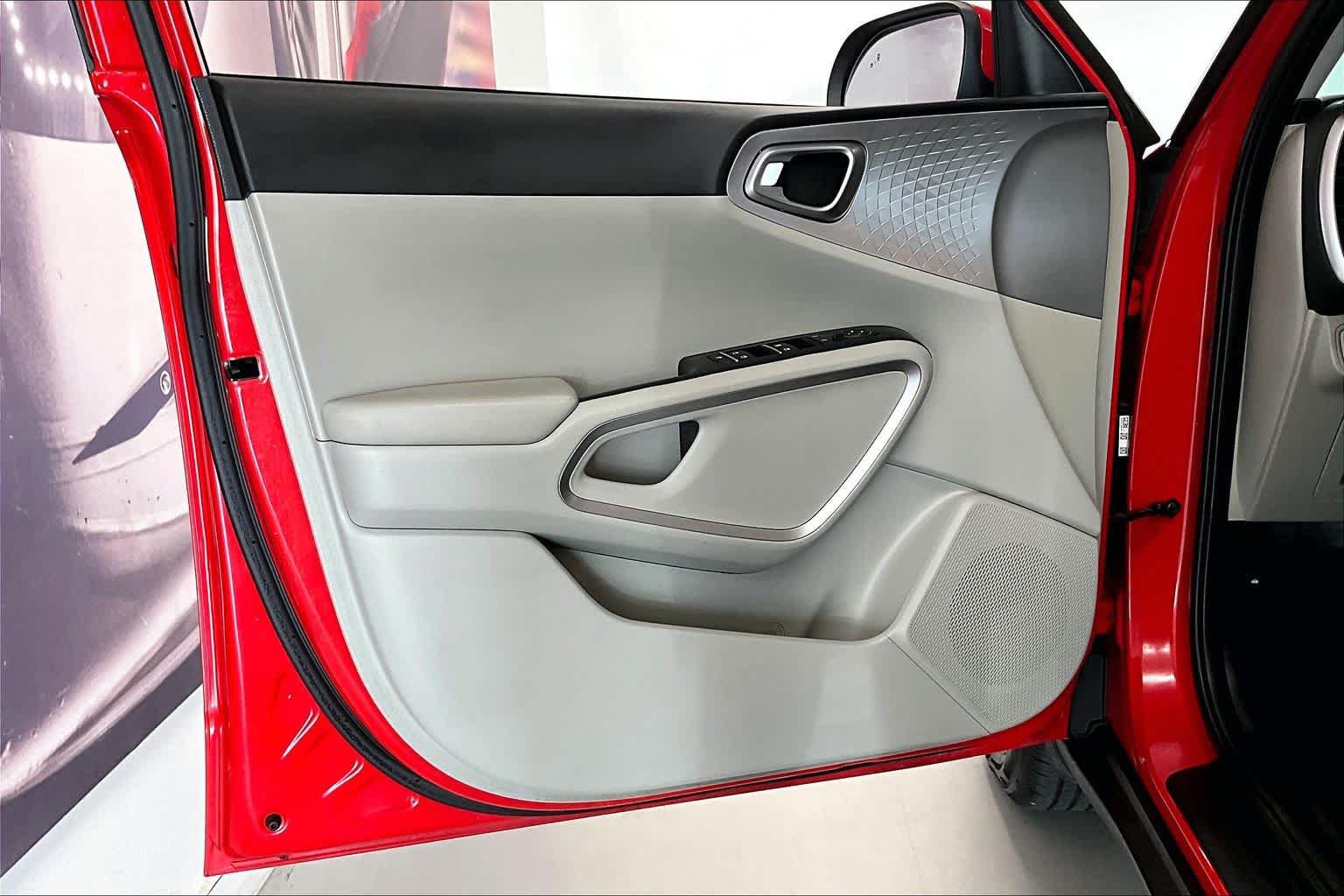 Used 2023 Kia Soul LX w/ LX Technology Package FWD image 24