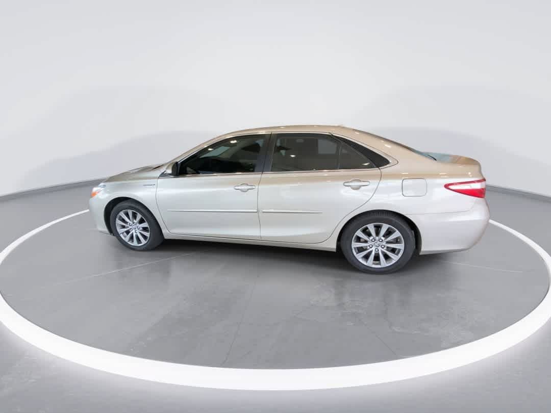 Used 2015 Toyota Camry XLE w/ Moonroof Package FWD image 5