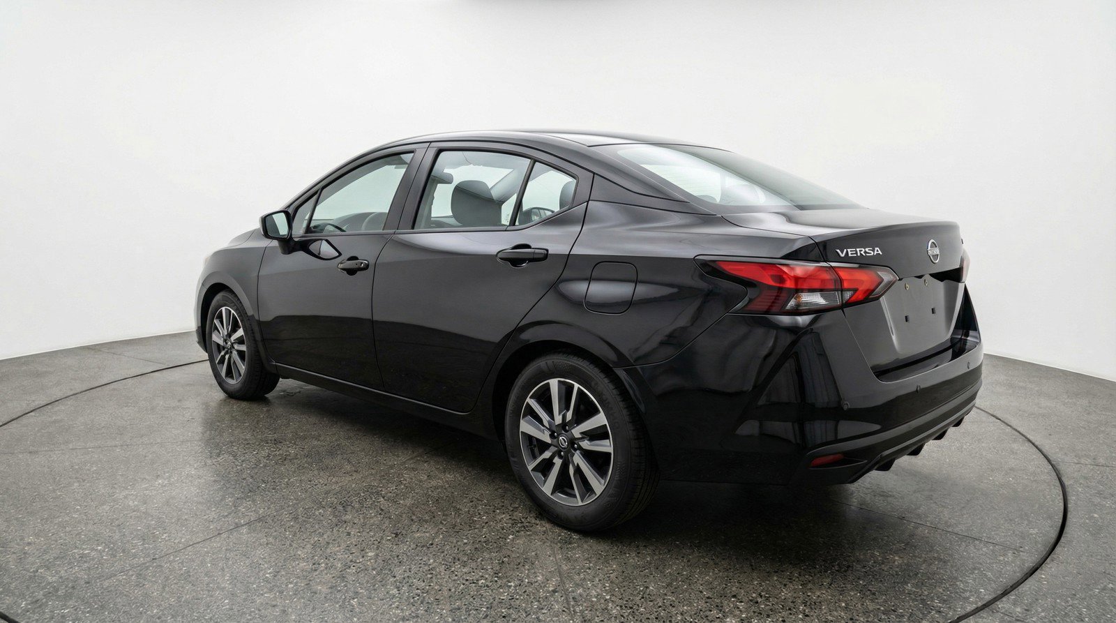 Used 2025 Nissan Versa SV image 6