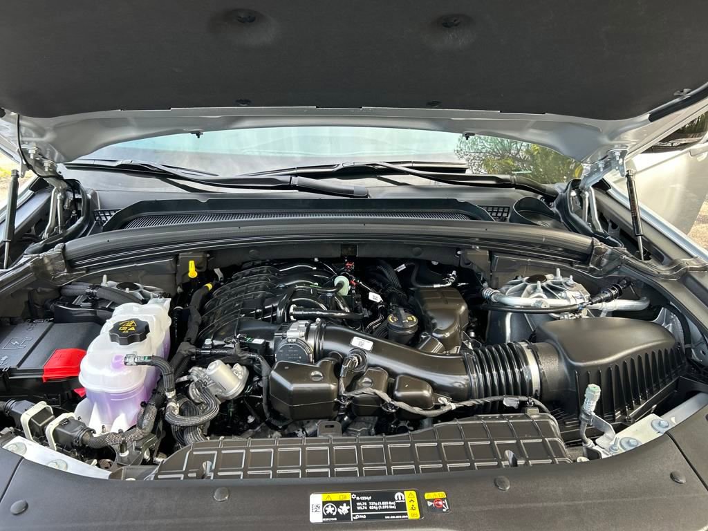 New 2025 Jeep Grand Cherokee Limited w/ Luxury Tech Group II image 9