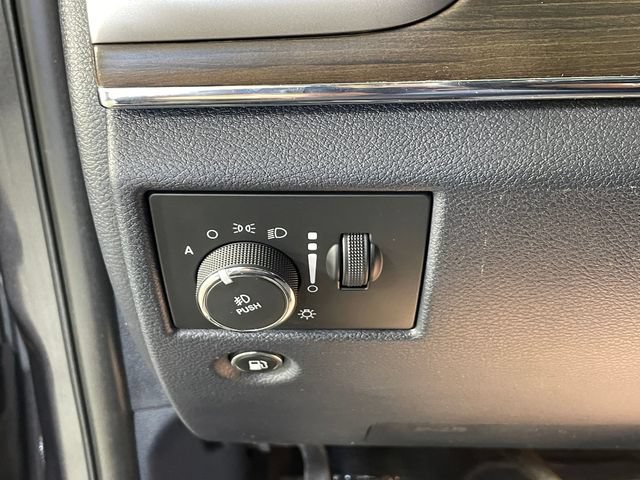 Used 2017 Jeep Grand Cherokee Overland w/ Jeep Active Safety Group AWD/4WD image 13