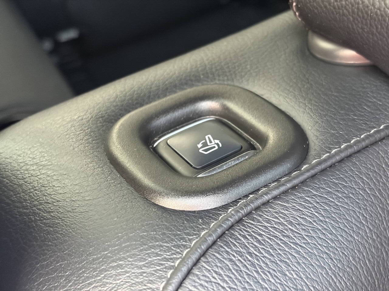 Used 2019 Mercedes-Benz GLS 550 4MATIC w/ Driver Assistance Package image 25