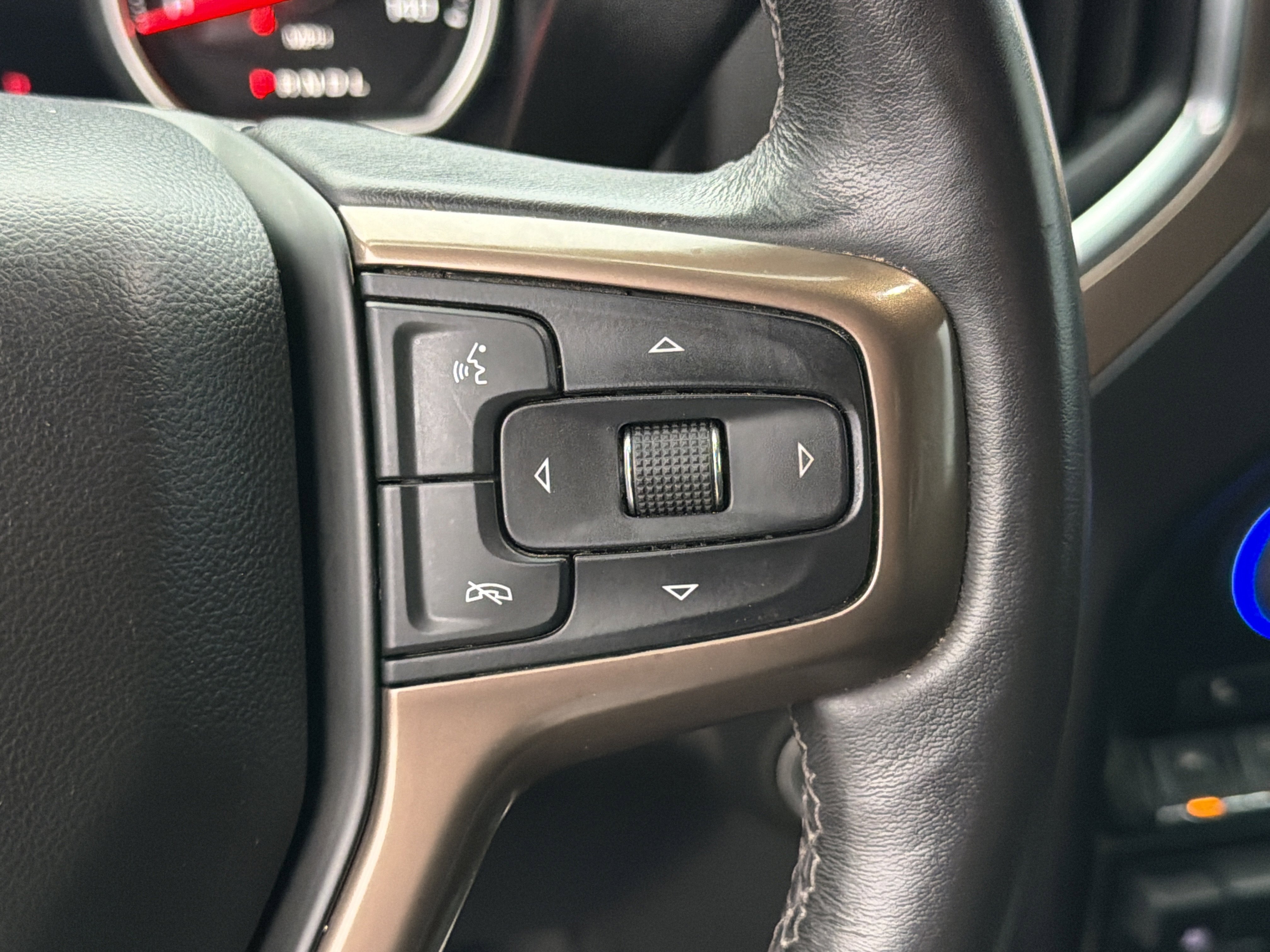 Used 2019 Chevrolet Silverado 1500 High Country w/ Technology Package image 29