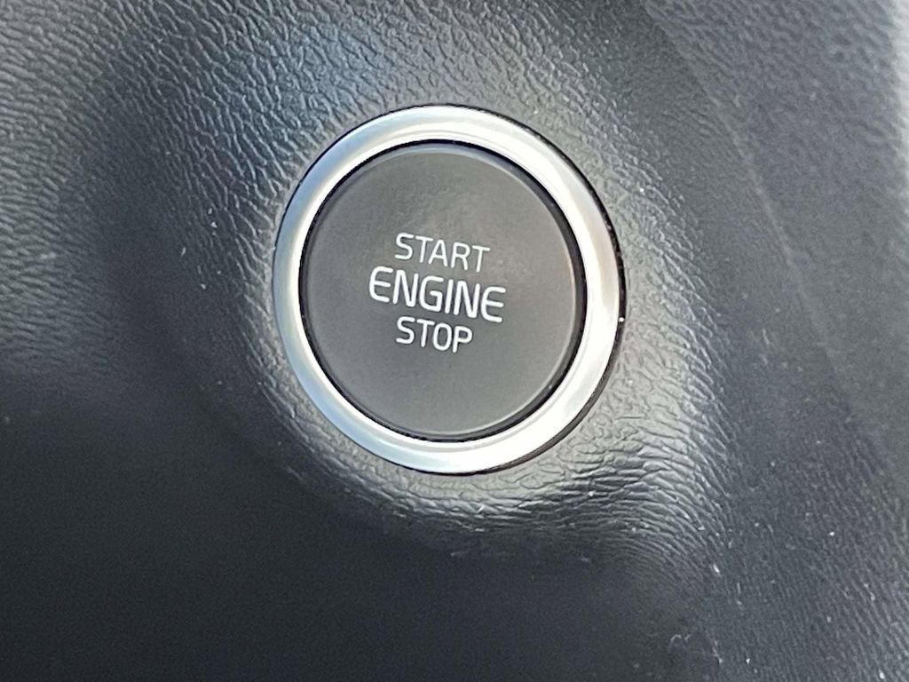 Used 2022 Volvo XC40 T4 R-Design w/ Advanced Package image 14