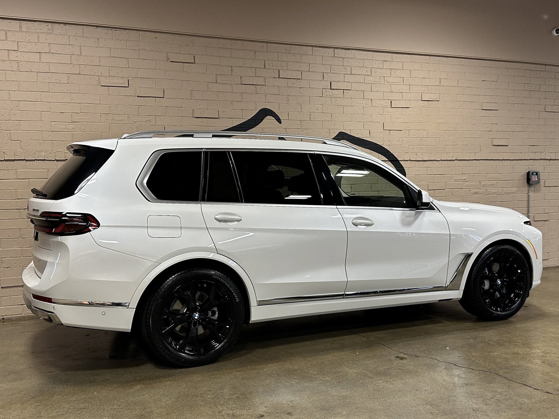 Used 2025 BMW X7 xDrive40i w/ Premium Package image 3