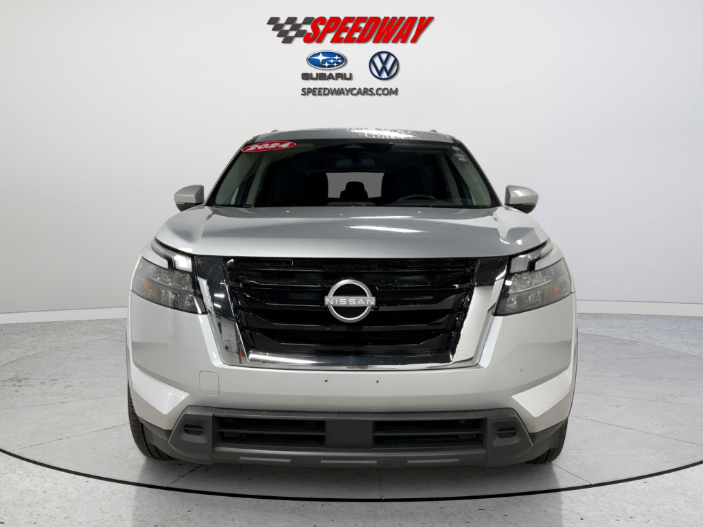 Used 2024 Nissan Pathfinder SV image 2