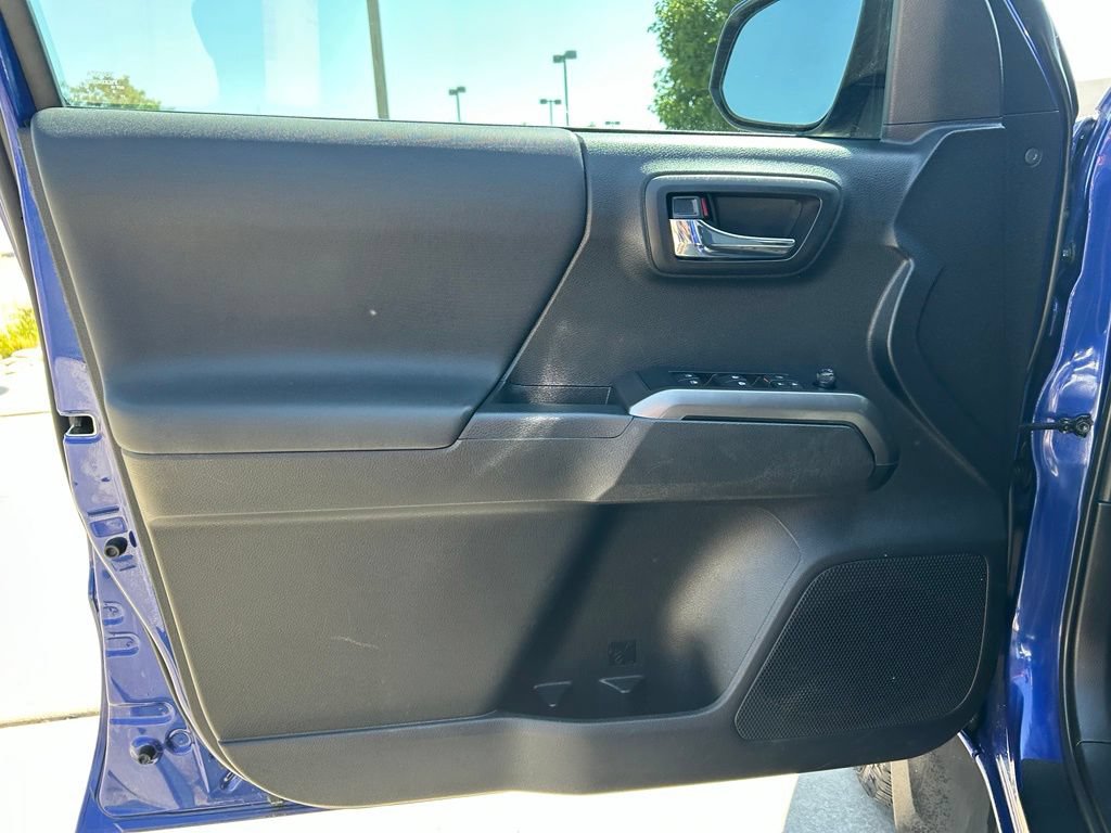 Used 2022 Toyota Tacoma TRD Off-Road AWD/4WD image 22