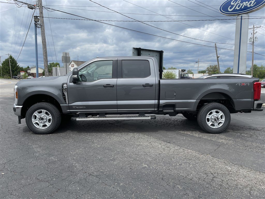 New 2026 Ford F350 4x4 Crew Cab Super Duty image 4