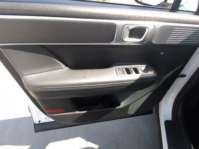 Used 2025 Hyundai Santa Fe SEL AWD/4WD image 14