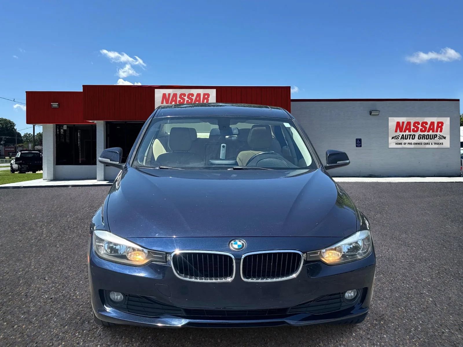 Used 2014 BMW 320i xDrive Sedan AWD/4WD image 2