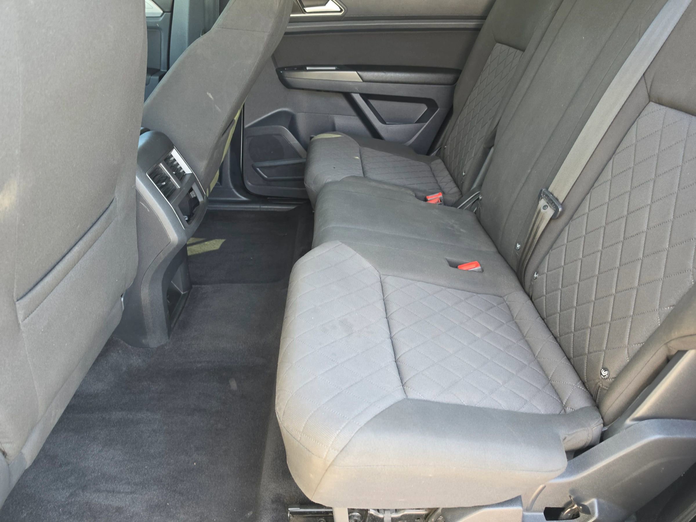 Used 2018 Volkswagen Atlas Launch Edition FWD image 12