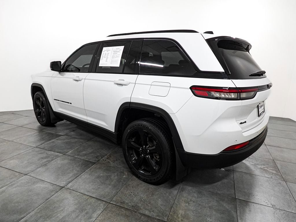 Used 2022 Jeep Grand Cherokee Altitude AWD/4WD image 4