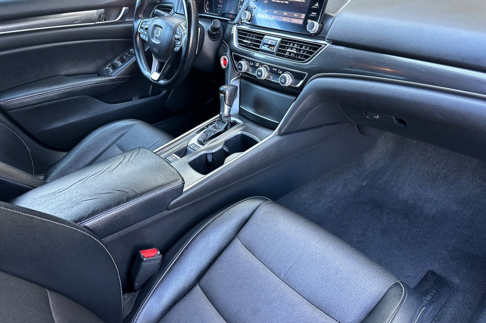 Used 2018 Honda Accord Sport image 15