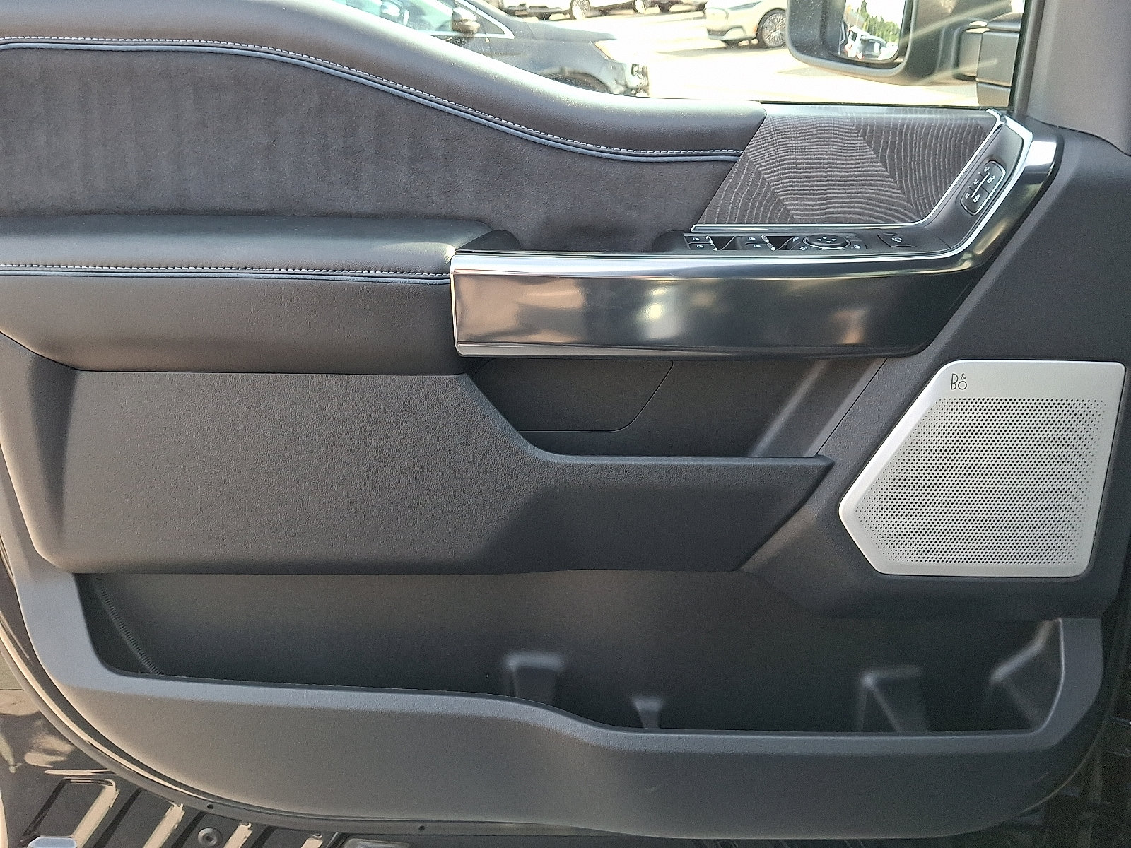 Used 2025 Ford F350 Platinum AWD/4WD image 12