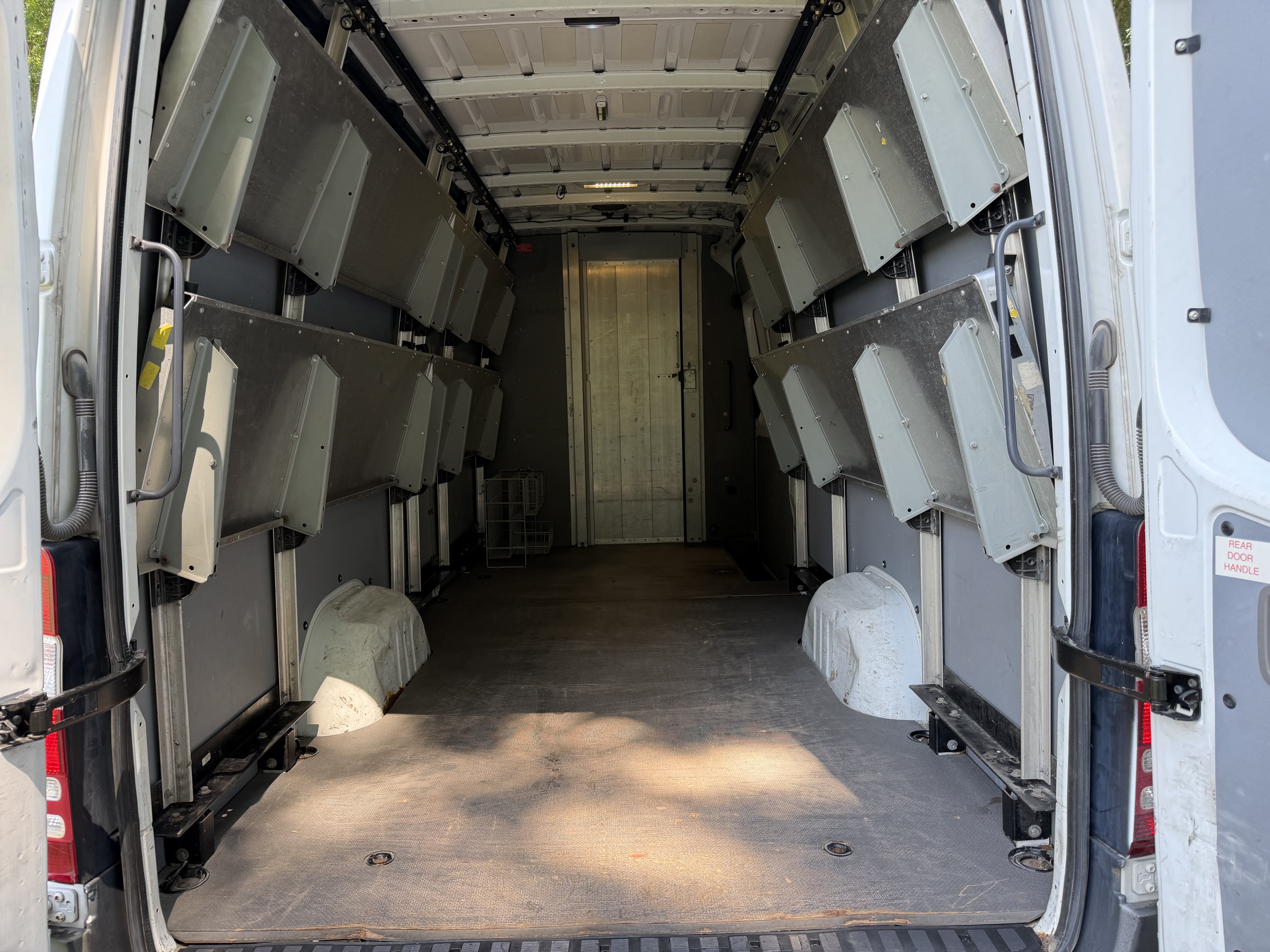 Used 2011 Mercedes-Benz Sprinter 2500 image 10
