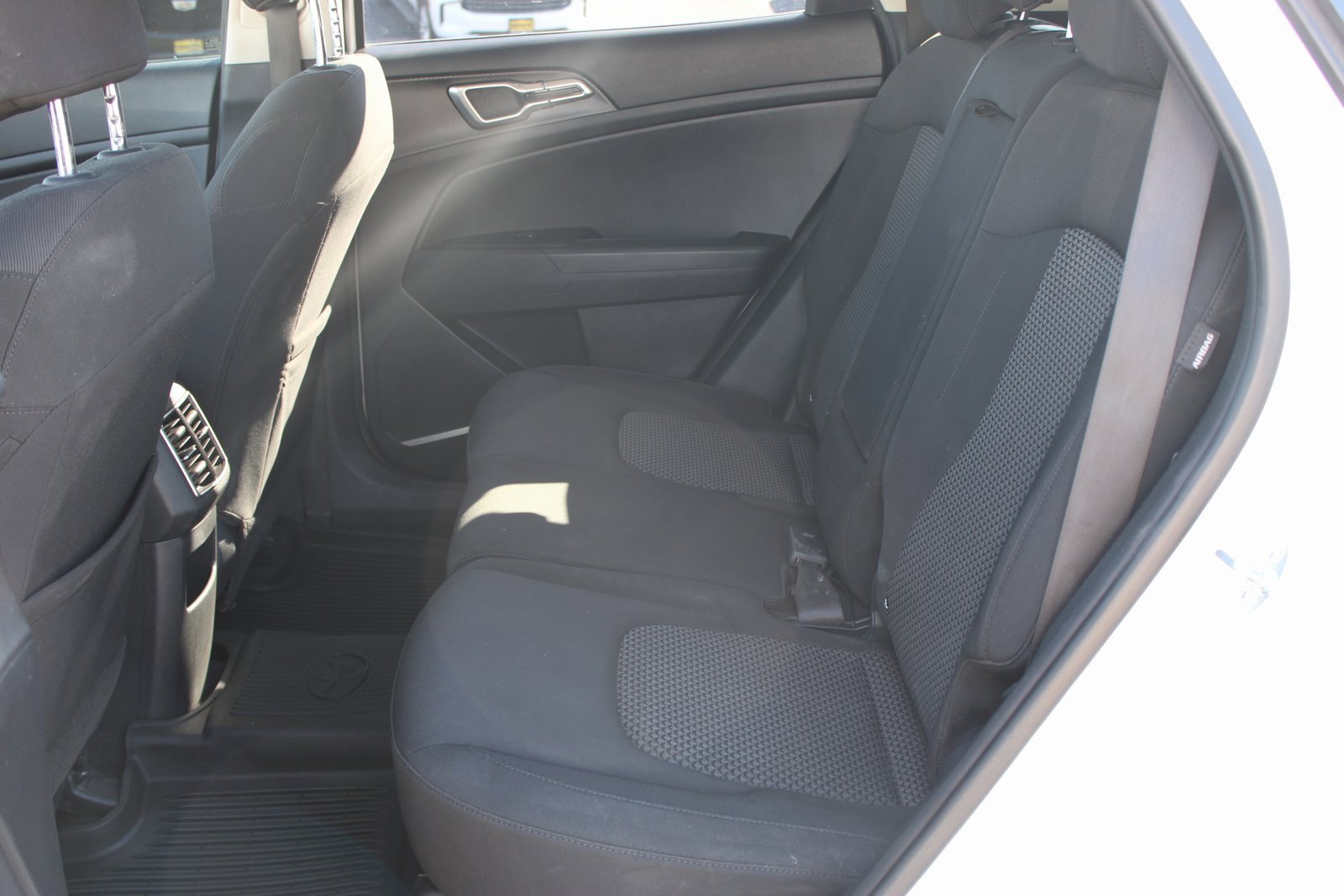 Used 2025 Kia Sportage LX image 12