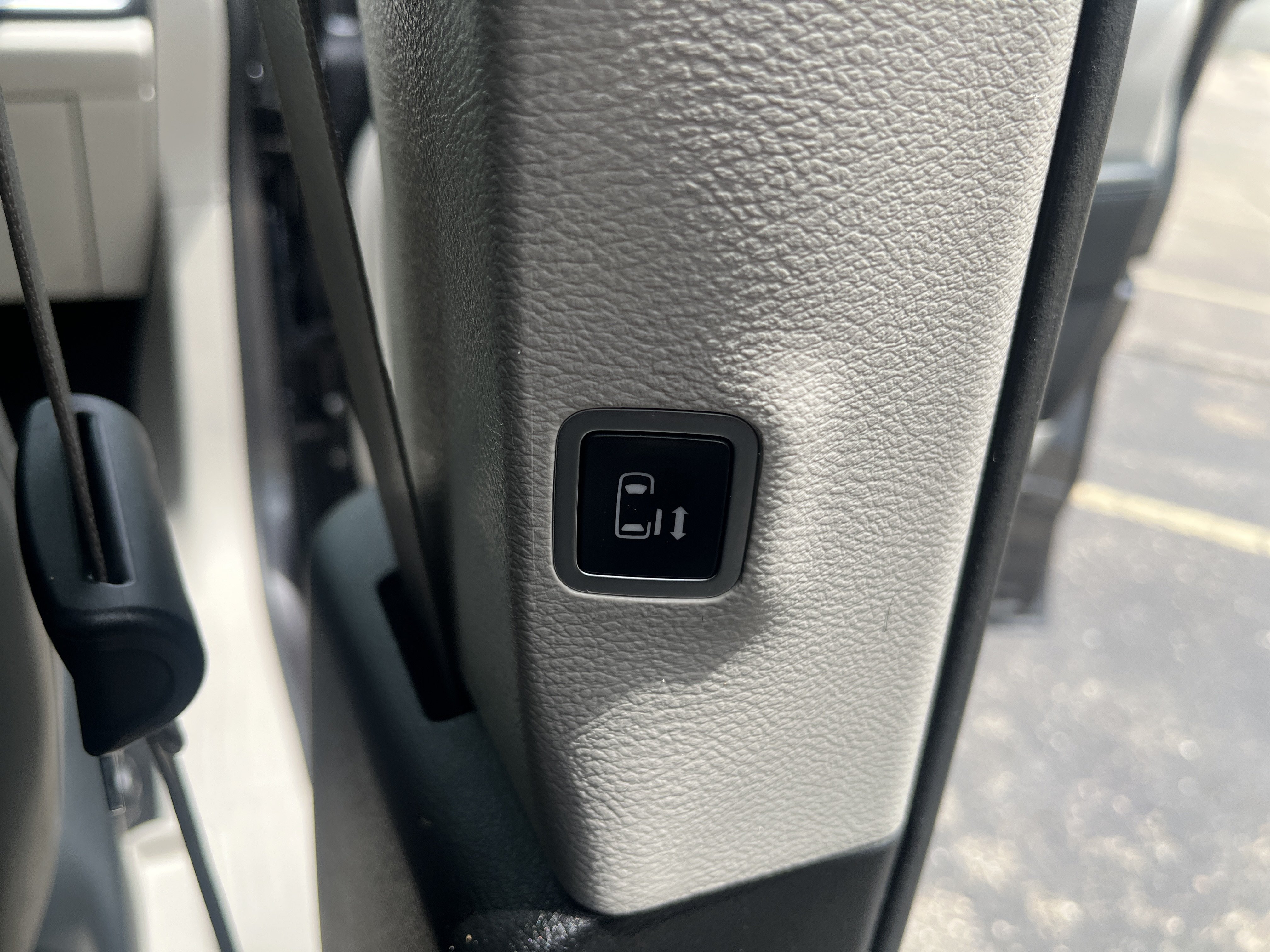 Used 2019 Chrysler Pacifica Limited w/ Tire & Wheel Group FWD image 17