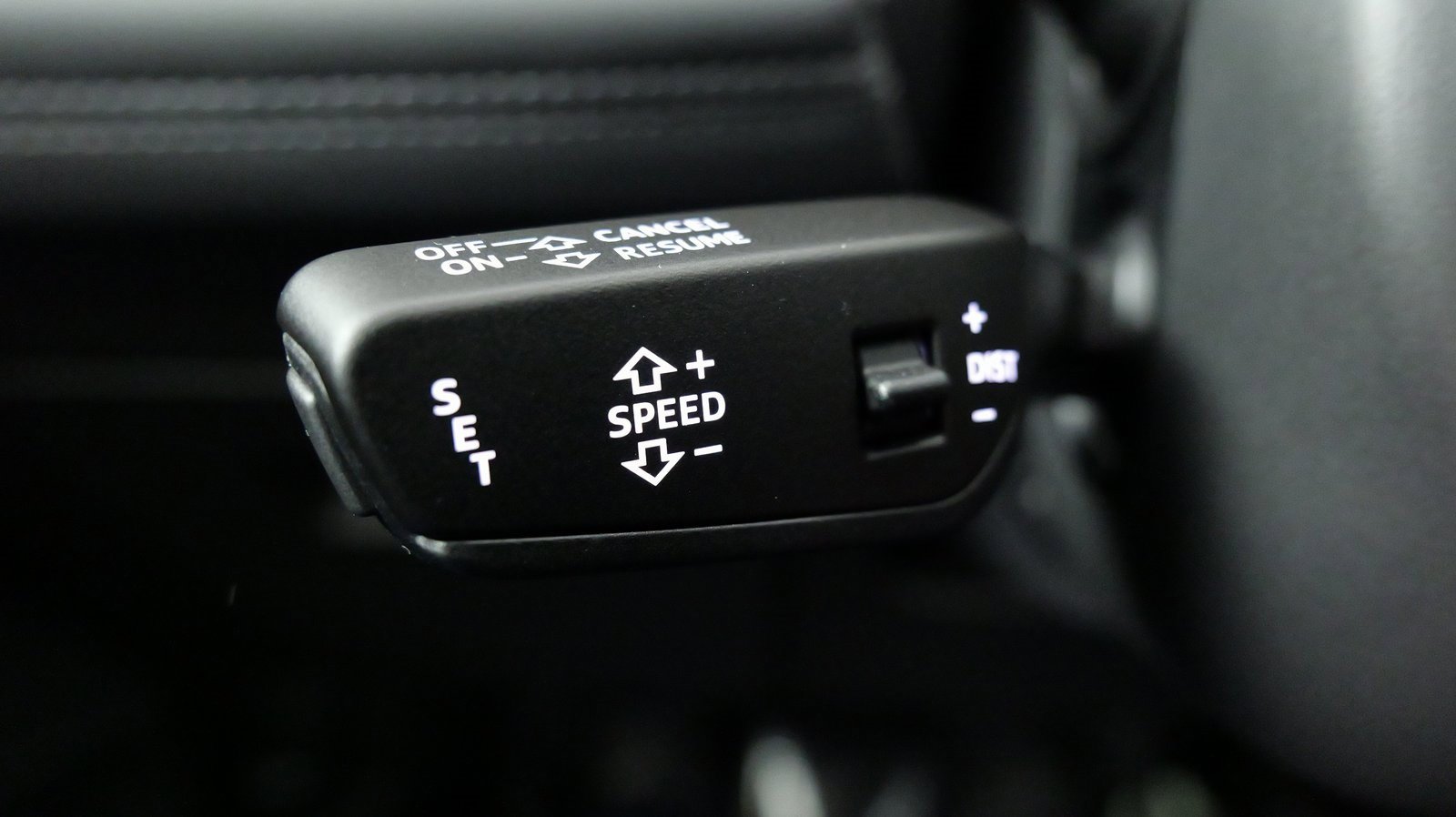 Used 2025 Audi Q6 e-tron Premium image 51