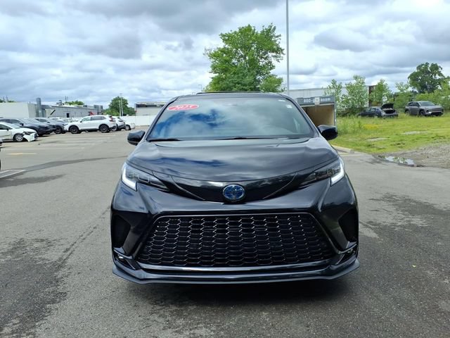 Certified 2025 Toyota Sienna XSE w/ XSE Plus Package AWD/4WD image 2